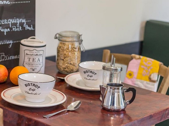 DE BRIQUES ET DE BROC