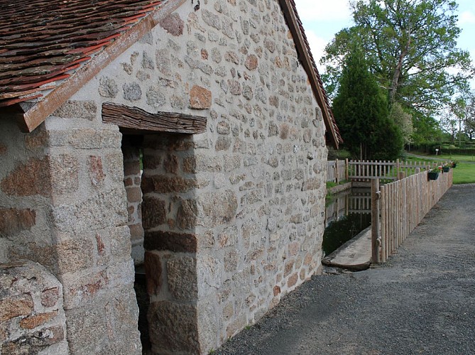 Abri du lavoir de Bazelat