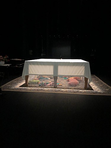 VILLAGES EN SCÈNE : Sous la table - Cie Les Zerkiens