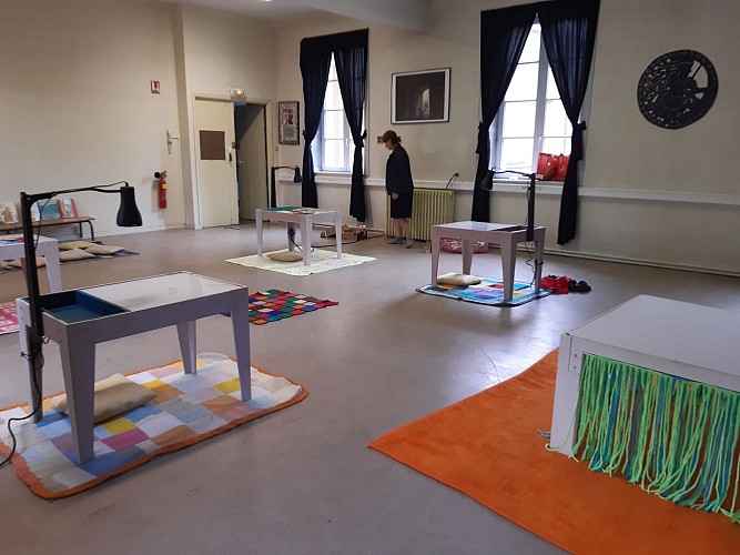 VILLAGES EN SCÈNE : Sous la table - Cie Les Zerkiens