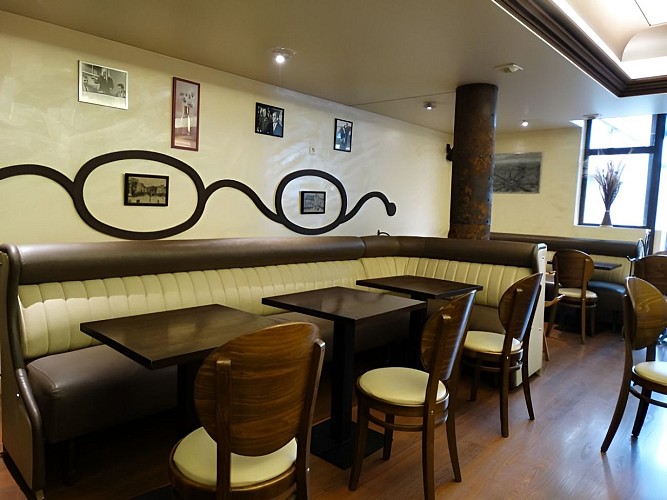 Café français tables