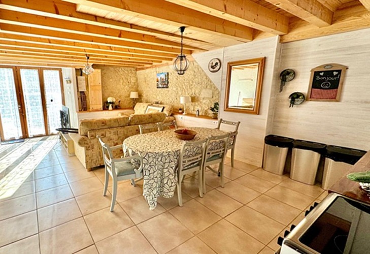 Salle à manger gîte La Grange