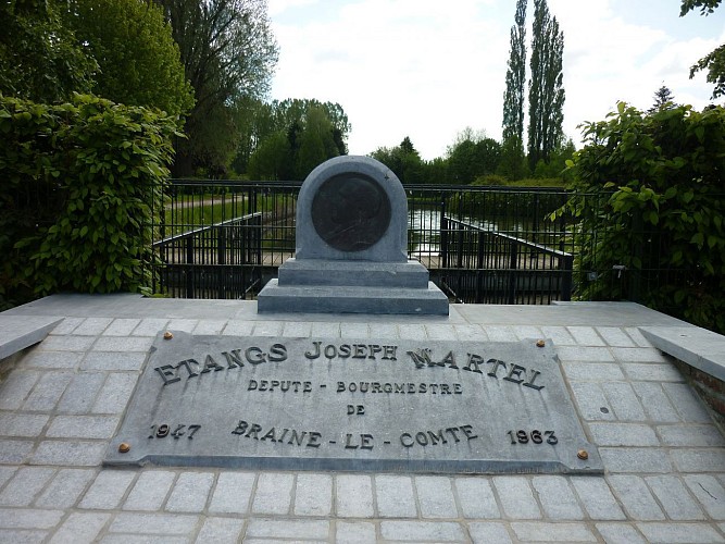 Monument à Joseph Martel