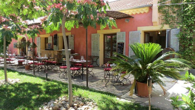 Vinauberge-bistrot-terrasse-3