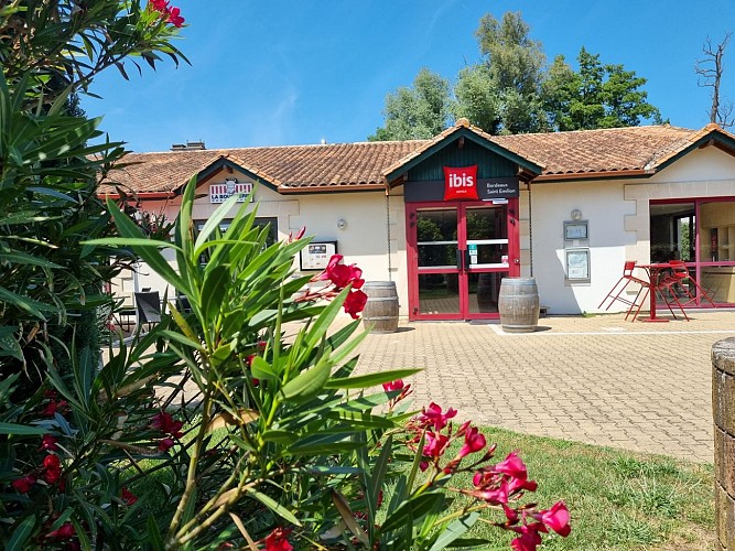 facade-1-655e13bb21082813375416__65c20d3413975