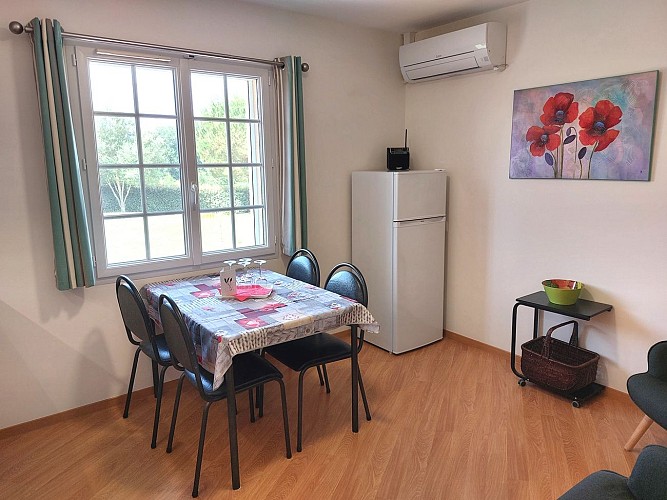 Toeristenkeuken met frigo