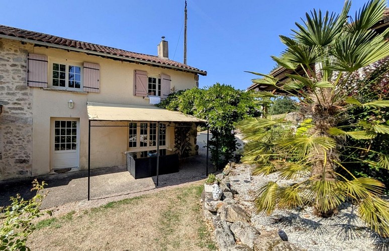 Gite de la Petite Lisonne - commune de Marval en Haute-vienne - Limousin - la terrasse_5