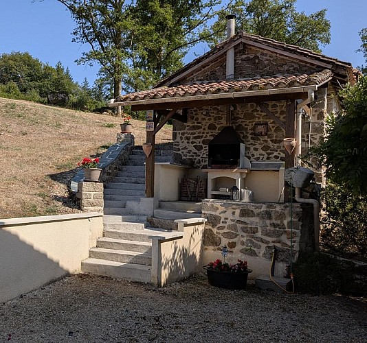 Gite de la Petite Lisonne - commune de Marval en Haute-vienne - Limousin - le barbecue_6
