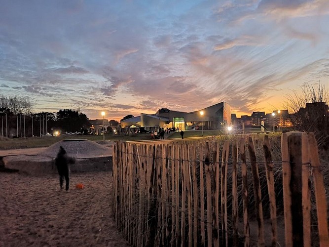 CENTRE-JUNO-BEACH-BY-NIGHT-COURSEULLES-SUR-MER-CREDIT-NATHALIE-PAPOUIN