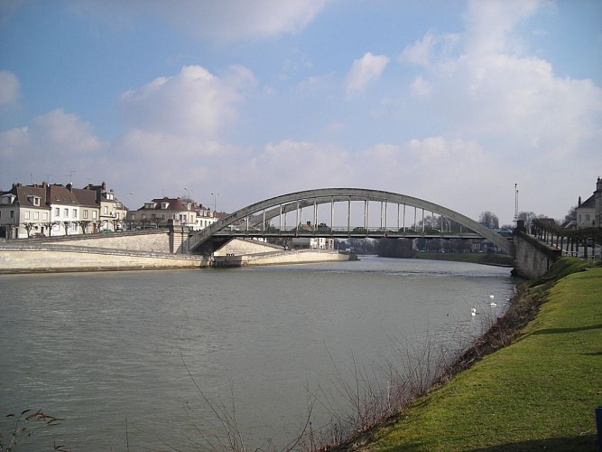 Pont-Sainte-Maxence : une ville fluviale.
