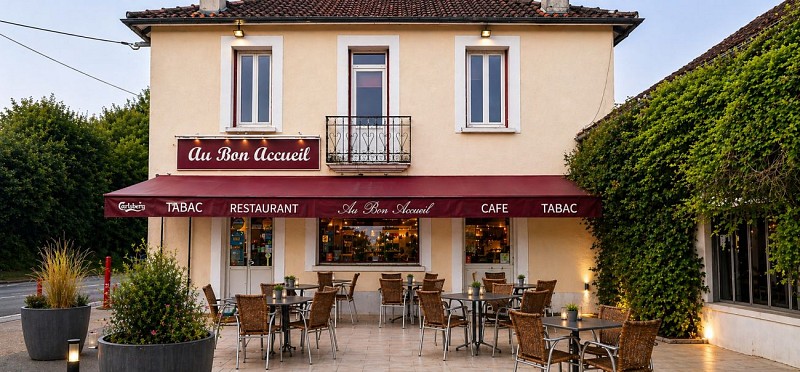 restaurant-au-bon-accueil-facade-st-vincent-de-connezac