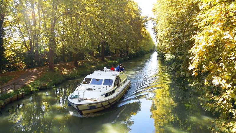 Bateau sur le canal