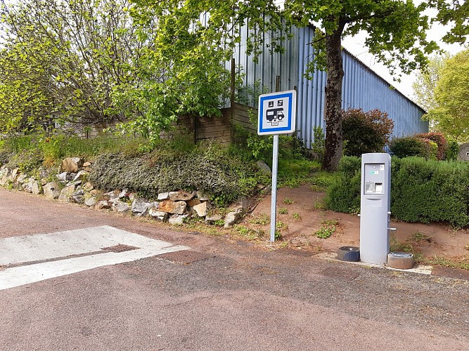 AIRE CAMPING-CAR LA BOISSIERE DU DORE