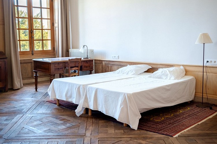 villa-les-roses-chambre Louis XIV © Deyan Christakiev