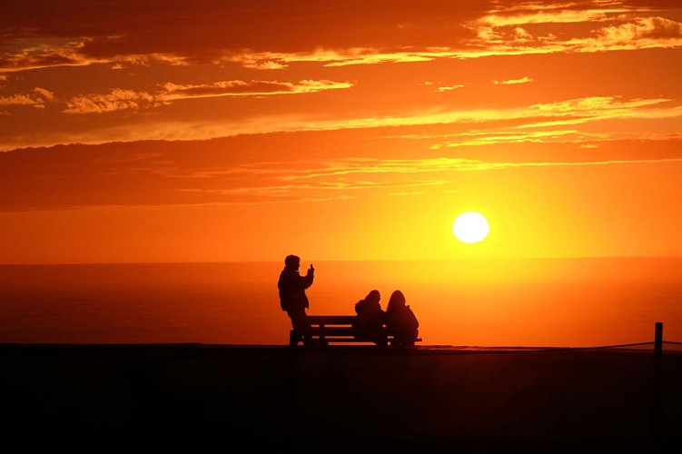 Part-des-Anges-coucher-rouge-people-web