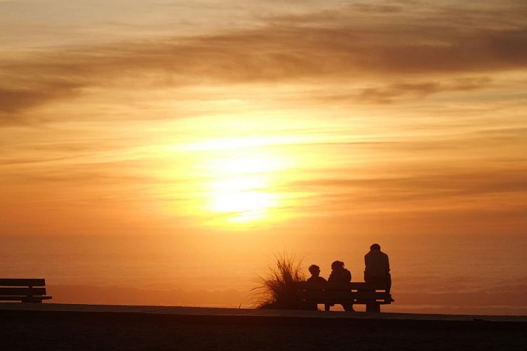 Part-des-Anges-coucher-brume-people-web