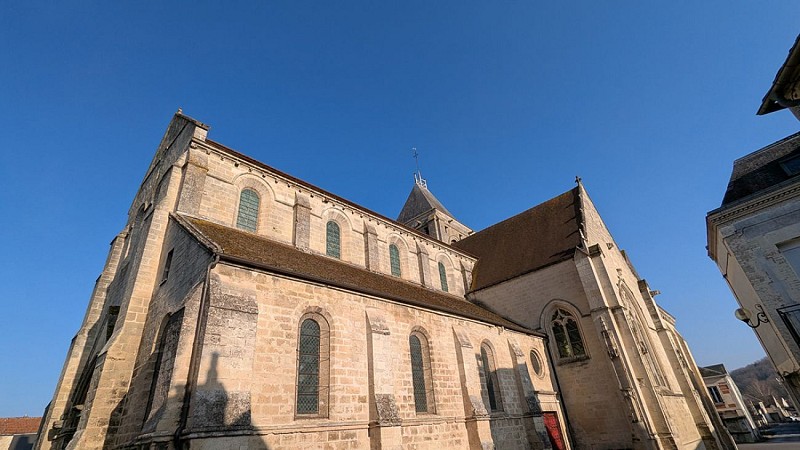 Vue extérieure de l'église de Bruyères
