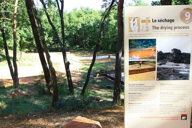 Bassins de décantation de l'ancienne usine Mathieu (Okhra -Ecomusée de l'ocre)