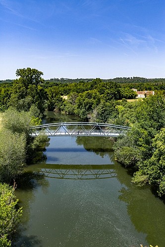 Moulin-du-duellas-passerelle-portrait-vallee-isle-perigord