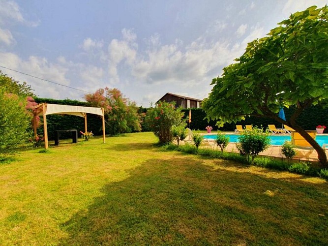 Au bord de la piscine