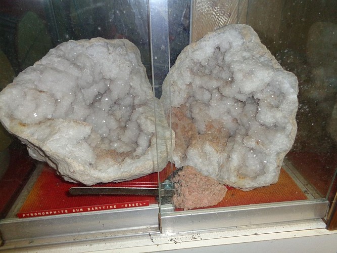 La Géode - Minéraux et Sculptures en bois