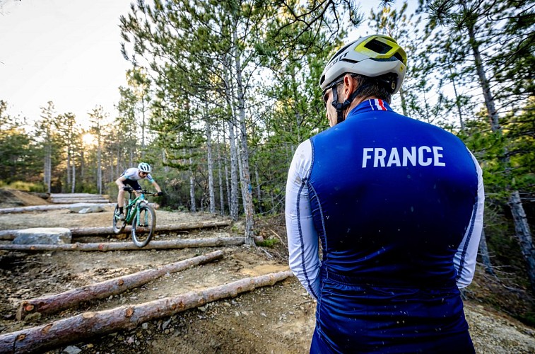 Le Club mountain bike stay, the group formula!