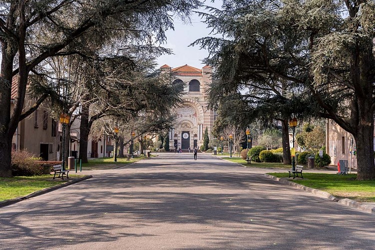 Basilique-Sainte-Germaine