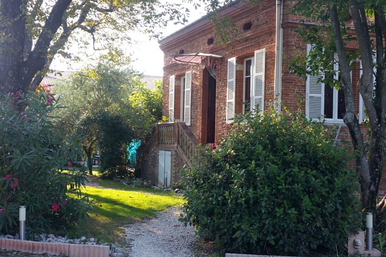 LA VILLA DES VIOLETTES