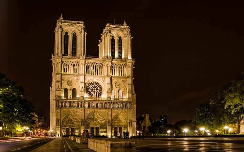 Paris Evening Sightseeing Tour with Eiffel Tower Summit Tickets