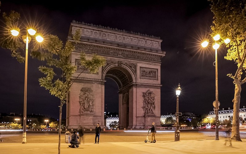 Paris Evening Sightseeing Tour with Eiffel Tower Summit Tickets