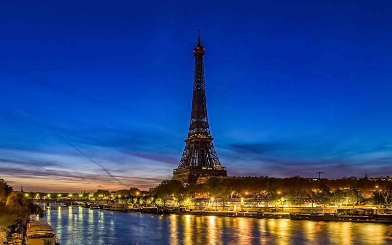Paris Evening Sightseeing Tour with Eiffel Tower Summit Tickets