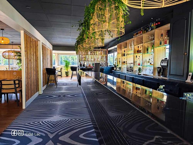 salle-du-restaurant-ussel-cote-lac (1)_0