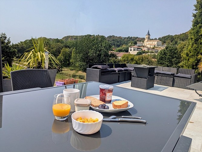 petit dej en terrasse