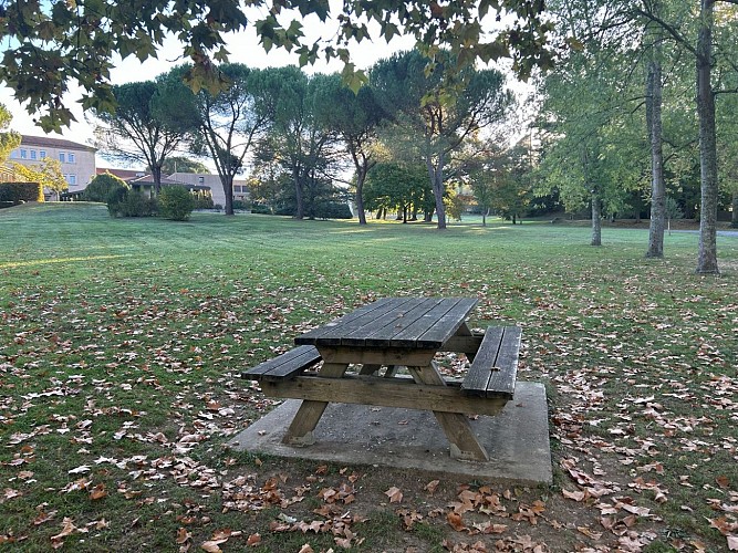 Aire de pique-nique du parc du Conseil Départemental