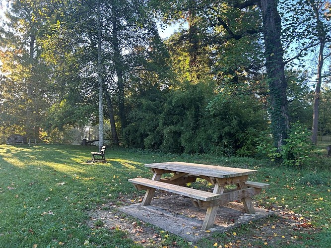 Aire de pique-nique du parc du Conseil Départemental