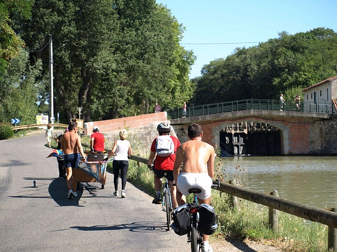 Renneville Canal Midi vélos © Lauragais Tourisme