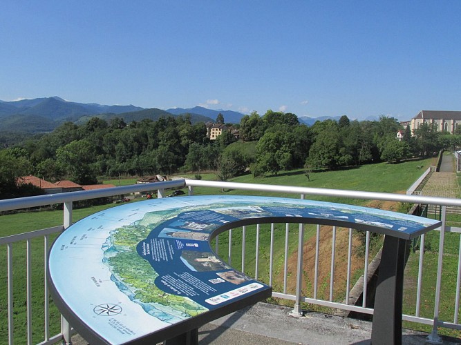 Table d'orientation - Montréjeau, vue sur la chaine des Pyrénées