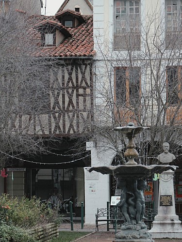 Place valentin abeille montrejeau