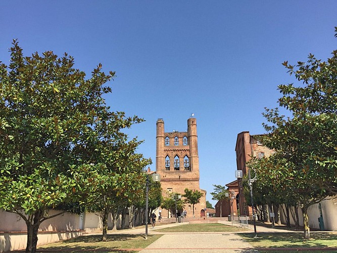Villefranche de Lauragais Eglise esplanade © Lauragais Tourisme