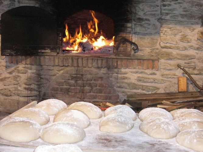Les ateliers du pain à la Petite Maison dans la Prairie