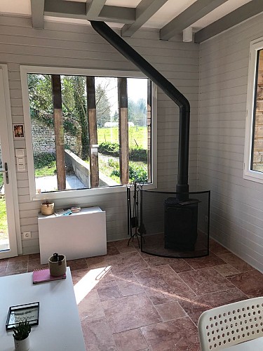 salon- sejour avec poele à bois