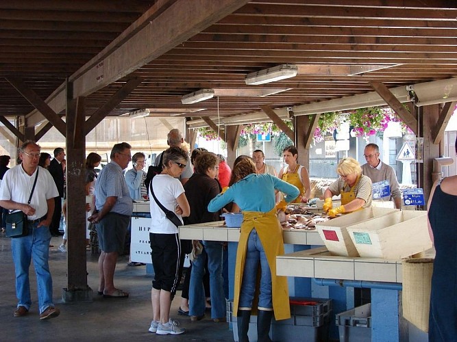 Marche-aux-poissons-de-Grandcamp-Maisy