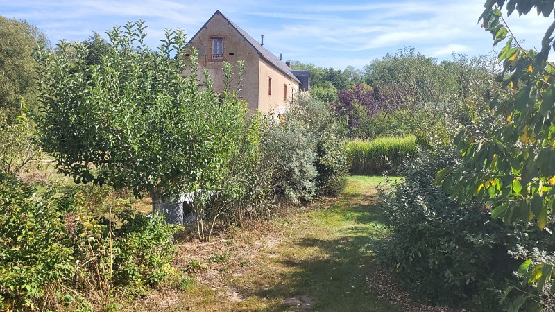 Le Moulin de Chassy - vue depuis le verger