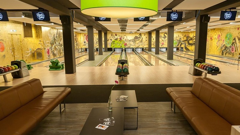Bowling RhinOr Palace