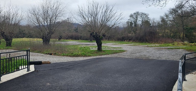 Aire de service/accueil camping-car communale