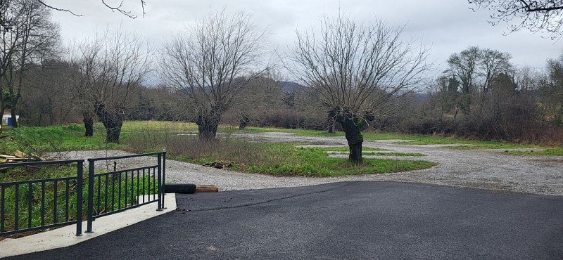 Aire de service/accueil camping-car communale