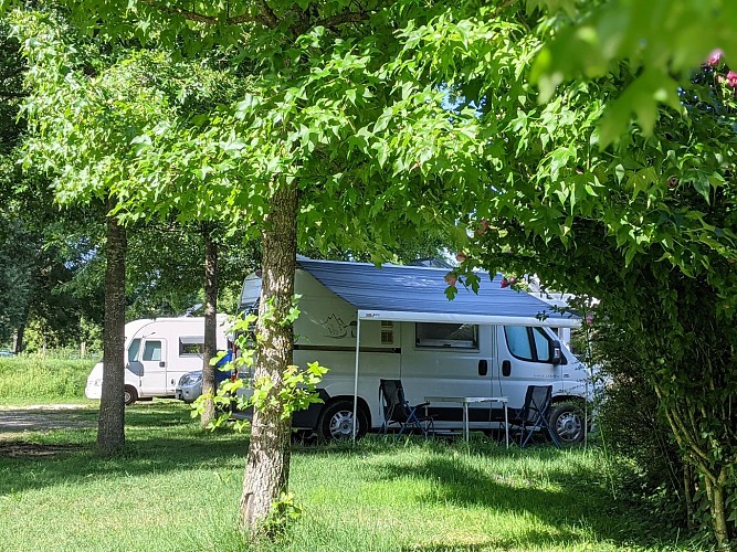 Aire d'accueil et de service camping cars