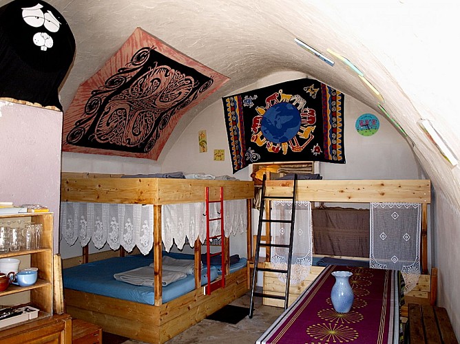 "Four Banal" Stop-over Lodging