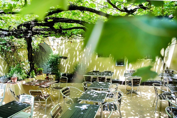 Les Petits Fourneaux Restaurant