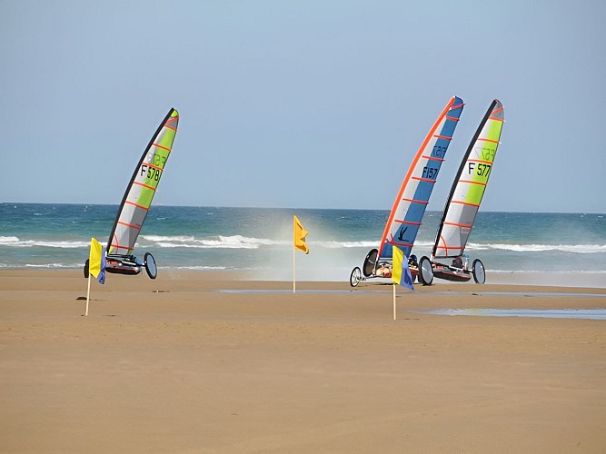 Colleville-sur-mer char à voile sur la plage